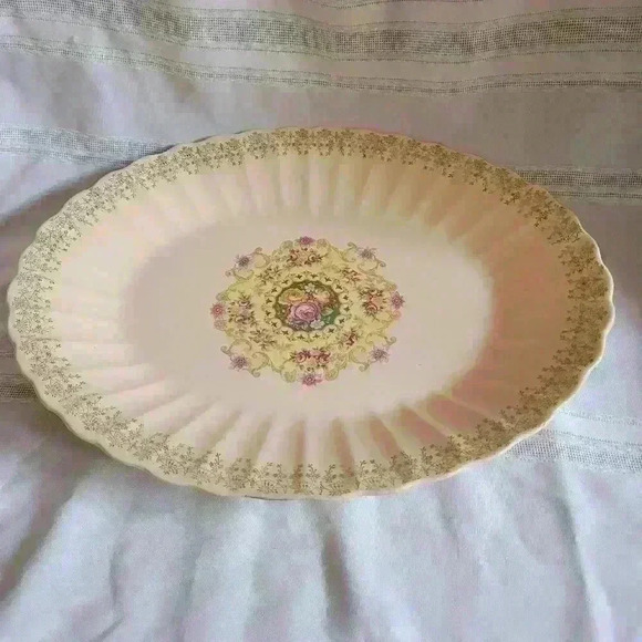 Sebring-Fluted Large Oval Platter - Picture 2 of 6